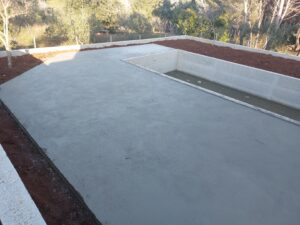 Izrada estriha, strojne glazure na dvorištu ville na otoku Krku