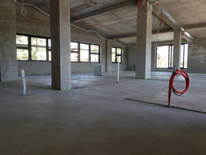 Strojna glazura, estrih, nadbeton, estrich u prostoru poslovnog objekta u Požegi