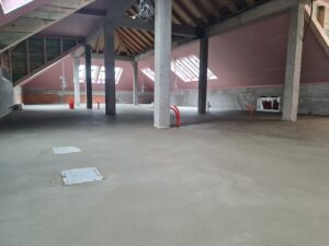 Fotografija strojne glazure, estriha u potkrovlju objekta